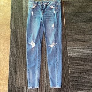 Light washed ripped skinny jeans